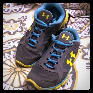 Under Armour Athletic Tennis Shoes (WOMENS size 9)